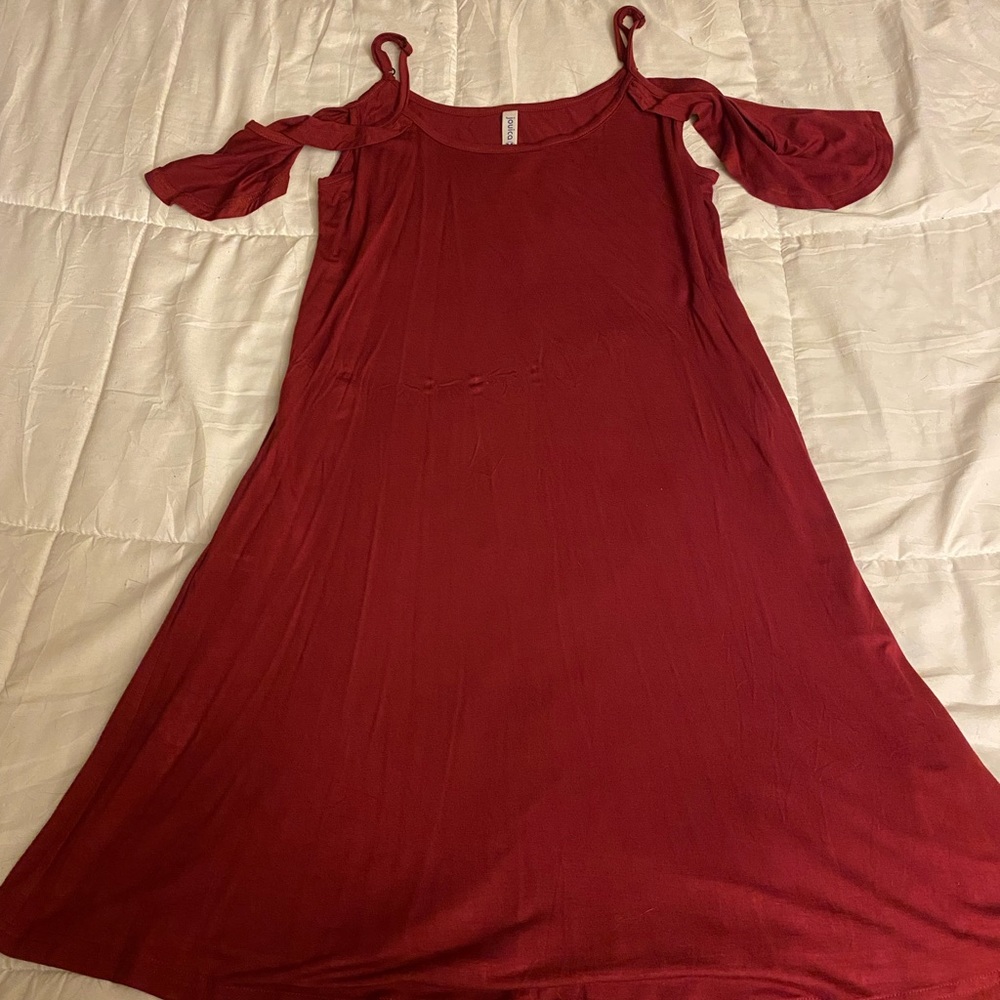 Midi dress from Amazon size medium. Off the shoulder and NEVER WORN. Tags on